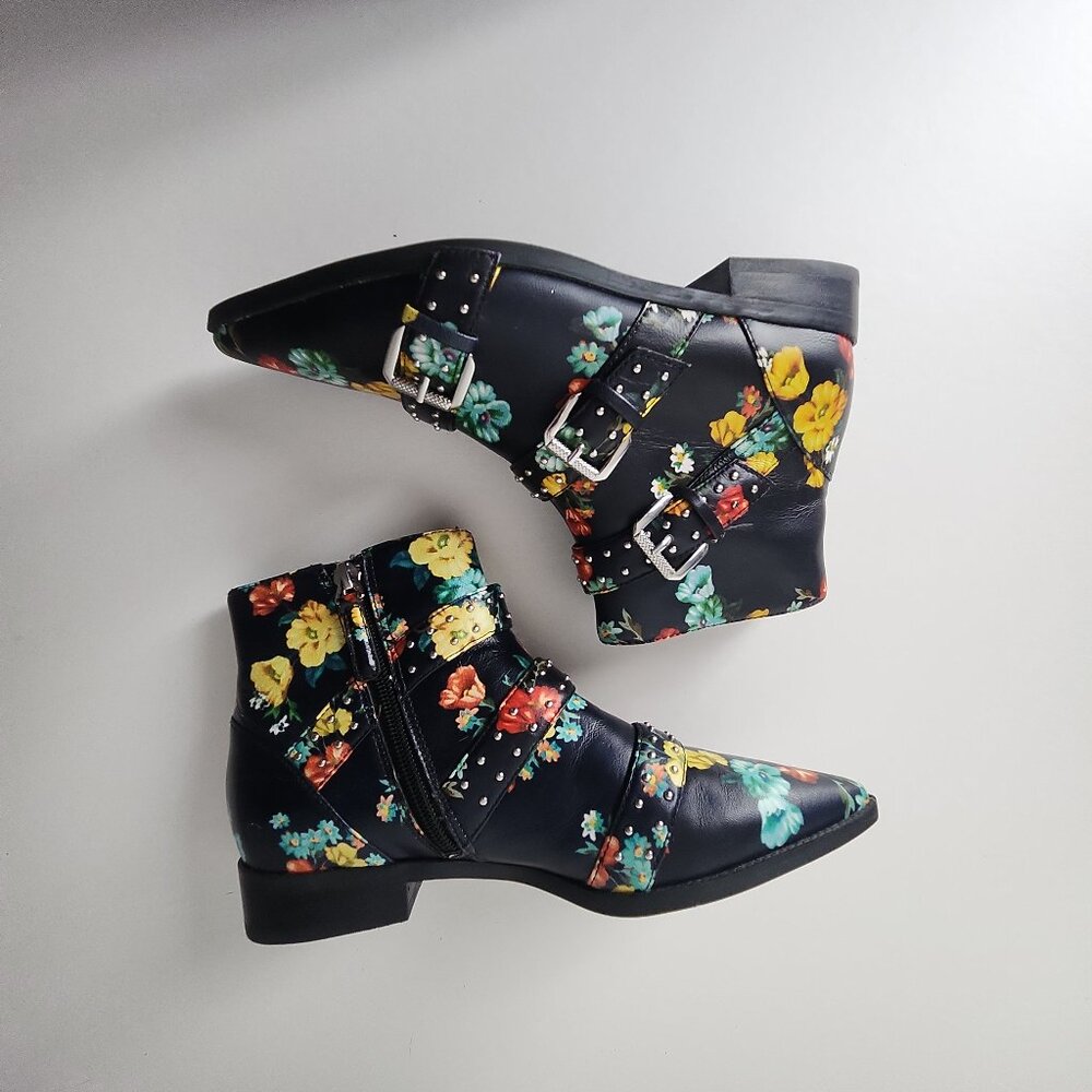 Nine West Leather Ankle Booties Floral Studded Moto buckles point toe Sz 5 shoes